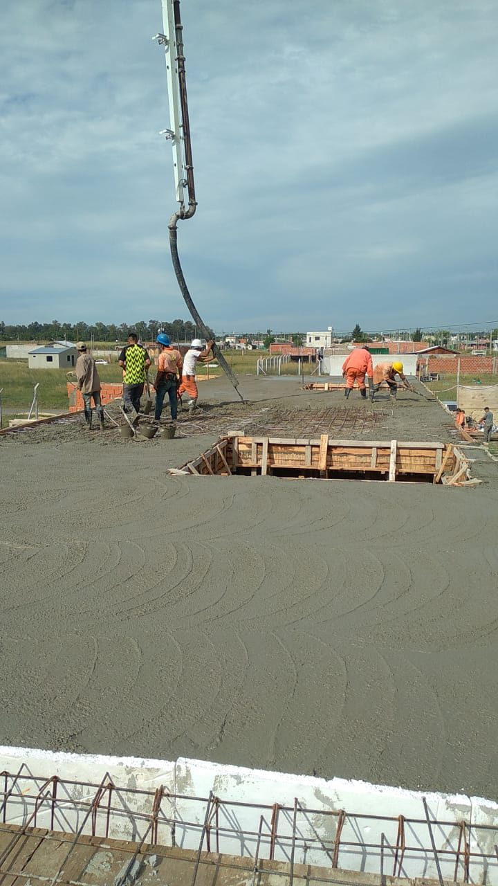 Hormigonado con cuadrilla en obra